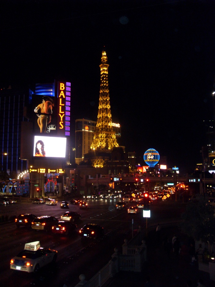 Vegas by night, the city that never sleeps